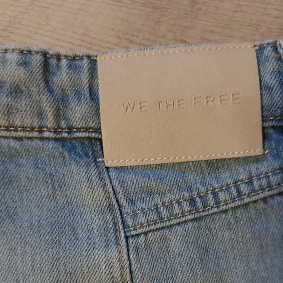 We The Free Light Blue Wash Relaxed Wide Leg Ankle Jeans NWOT - Picture 5 of 5